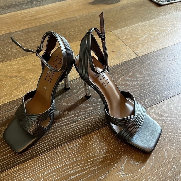 Journee Collection Womens Annett Tru
Comfort Foam Mid Heel Open Toe Pumps - Picture 7 of 12